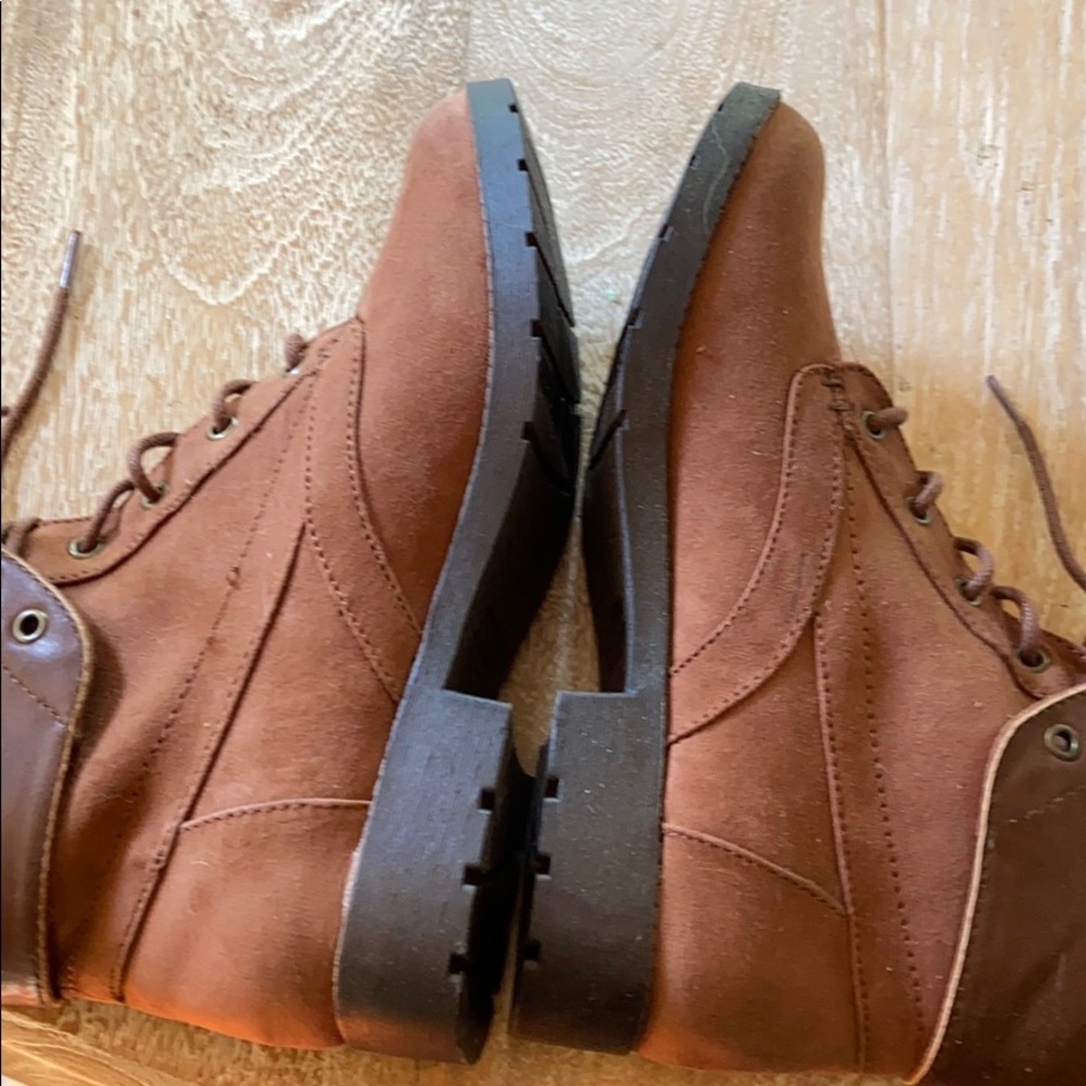 Boots - Picture 7 of 8